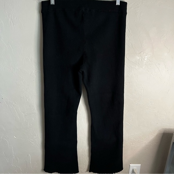 Good American Black Ribbed Slim Flare Pull On Pants - Picture 6 of 7